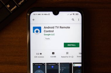 Ivanovsk, Rusya - 07 Temmuz 2019: Android TV Uzaktan Kumanda uygulaması akıllı telefon veya tablet ekranında.