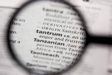 Bir sözlükte kelime veya cümle Tantrum.