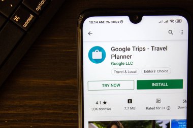 İvanovsk, Rusya-21 Temmuz 2019: Google Trips-akıllı telefonun ekranında Travel Planner uygulaması.
