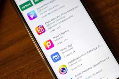 İvanovsk, Rusya-26 Haziran 2019: Smartphone ekranında Photo Editor Pro uygulaması.