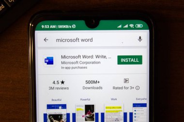 Ivanovsk, Rusya - 07 Temmuz 2019: Microsoft Word uygulaması akıllı telefon veya tablet ekranında.