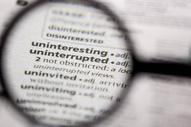 Kelime veya ifade bir sözlükte kesintisiz.