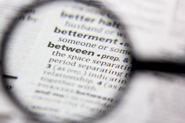 Sözlük arasında kelime veya cümle.