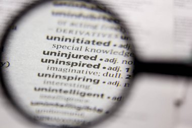 Sözlükte yaralı olmayan kelime veya cümle.