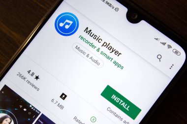 İvanovsk, Rusya-21 Temmuz 2019: akıllı telefonun ekranında müzik çalar uygulaması.