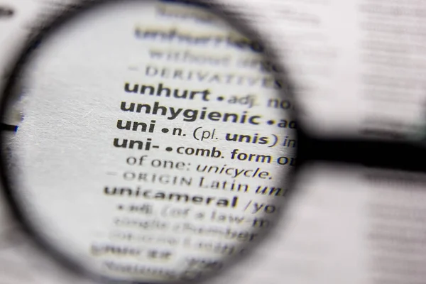 Woord of zinsdeel uni in een woordenboek. — Stockfoto