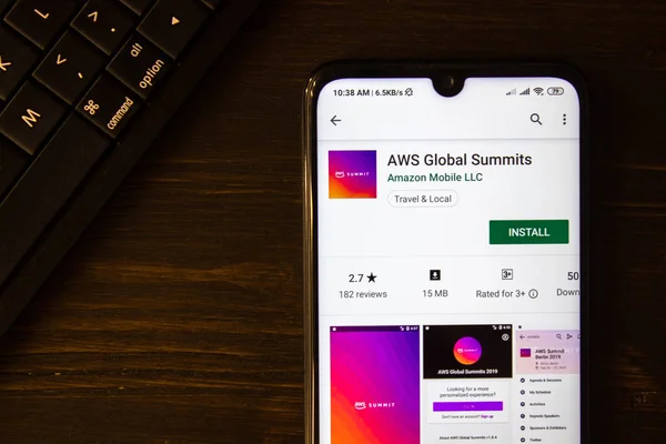 ロシア、イワノフスク – 2019年7月21日:AWS Global Summitアプリがスマートフォンを表示. — ストック写真