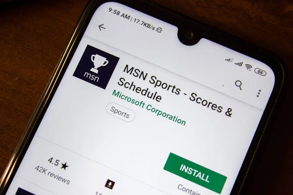 俄罗斯伊万诺夫斯克 - 2019年7月7日:Msn体育 - 智能手机或平板电脑显示屏上的分数和谢杜莱应用程序. — 图库照片