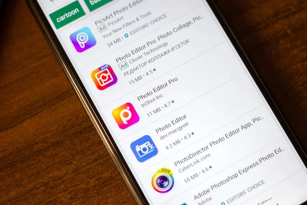 Ivanovsk, Rusia - 26 de junio de 2019: Photo Editor Pro aplicación en la pantalla del teléfono inteligente . —  Fotos de Stock