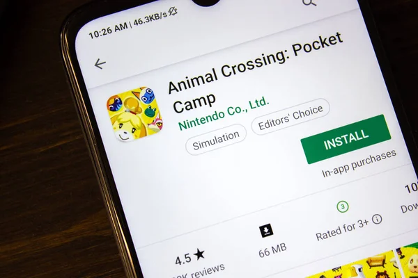 Ивановск, Россия - 21 июля 2019 года: Приложение Animal Crossing Pocket Camp на дисплее смартфона . — стоковое фото