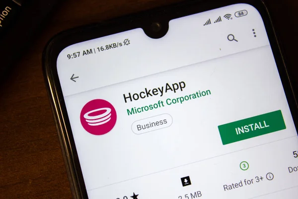 Ивановск, Россия - 07 июля 2019 года: приложение Hockey App на дисплее смартфона или планшета . — стоковое фото