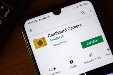 İvanovsk, Rusya-07 Temmuz 2019: akıllı telefon veya tablet ekranında karton kamera uygulaması.