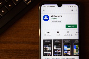 İvanovsk, Rusya-07 Temmuz 2019: akıllı telefon veya tablet ekranında Google Wallpapers uygulaması.