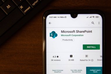 İvanovsk, Rusya-07 Temmuz 2019: akıllı telefon veya tablet ekranında Microsoft SharePoint uygulaması.