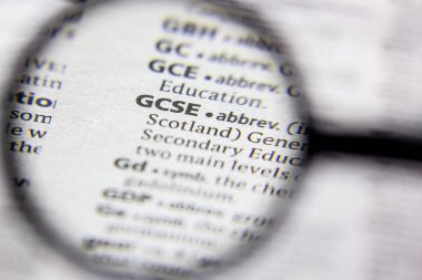 Bir sözlükte sözcük veya ifade GCSE kısaltması.