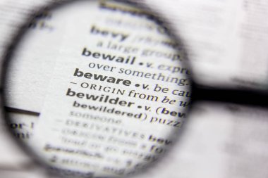 Kelime veya cümle bir sözlükte dikkat.