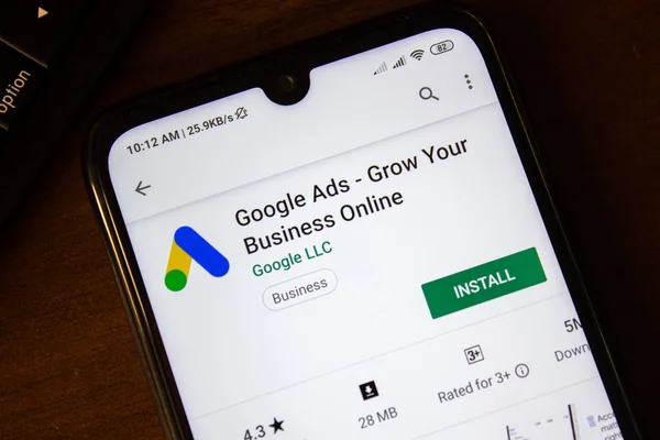 Ivanovsk, Russie - 07 juillet 2019 : Google Ads - Faites croître votre entreprise Application en ligne sur l'écran du smartphone ou de la tablette . — Photo