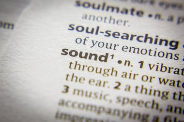 Sözlükteki Sözcük veya tümcecik Ses.