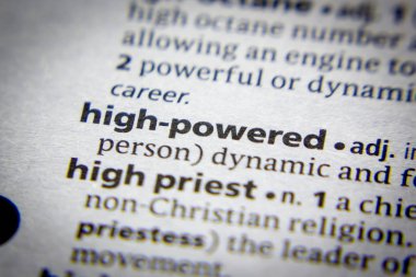 Sözlükte güçlü sözcük veya tümcecik.