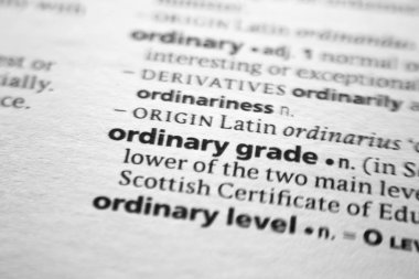 Sözlükteki sözcük veya tümcecik Sıradan sınıf.