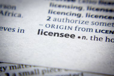 Sözlükte Sözcük veya tümcecik Lisans Sahibi.