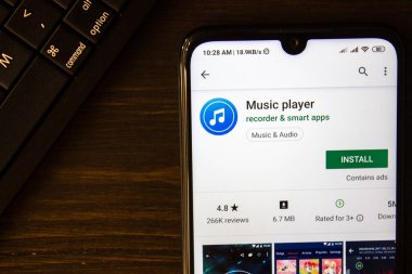 İvanovsk, Rusya-21 Temmuz 2019: akıllı telefonun ekranında müzik çalar uygulaması.