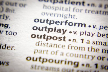 Sözlükte Sözcük veya tümcecik Outplay.