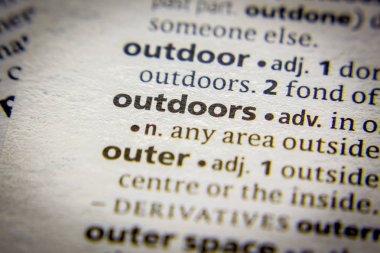 Sözlükte Açık Sözcük veya Tümcecik.