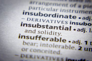 Sözlükte önemsiz sözcük veya tümcecik.