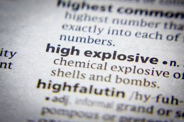 Sözlükte sözcük veya tümcecik Yüksek patlayıcı.