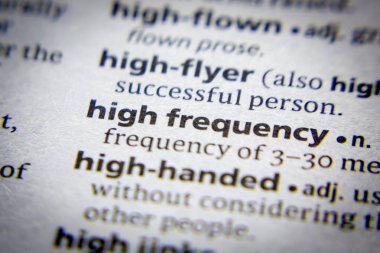 Sözlükteki sözcük veya tümcecik Yüksek frekans.