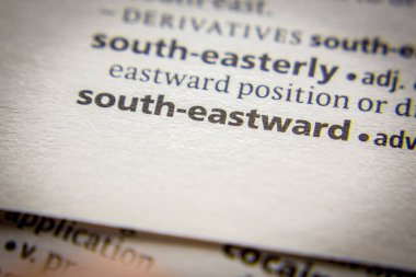 Sözlükte Güney-doğuya doğru sözcük veya tümcecik.
