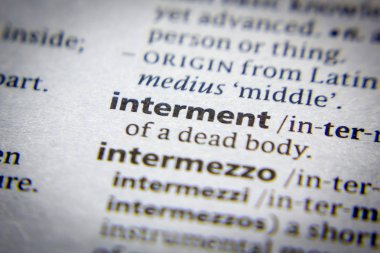 Sözlükteki sözcük veya tümcecik Interment.