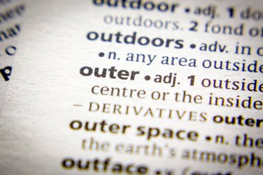 Sözlükteki sözcük veya tümcecik Dış.