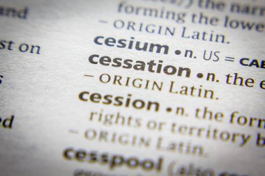 Sözlükte Sözcük veya tümcecik Bırakma.