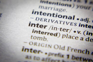 Sözlükteki sözcük veya tümceci inter.