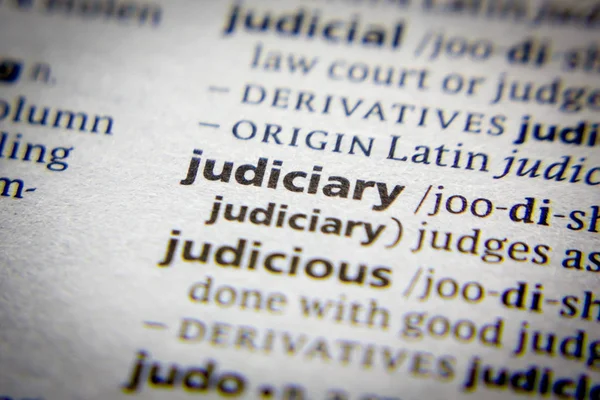 Palavra ou frase Judiciário em um dicionário . — Fotografia de Stock