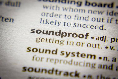 Sözlükte Ses Geçirmez sözcük veya tümcecik.