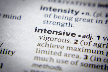 Sözlükte Yoğun Sözcük veya tümcecik.