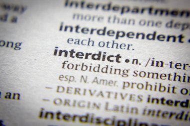 Sözlükteki sözcük veya tümcecik Interdict.
