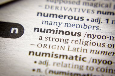 Sözlükte Numinous sözcüğü veya tümceciği.