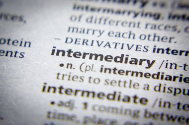 Sözlükte Sözcük veya tümcecik Aracı.