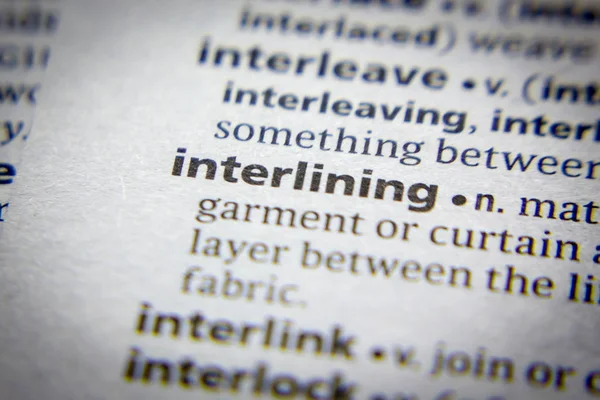 Sözlükte Kesişen Sözcük veya tümcecik.