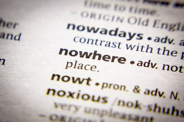 Sözlükte Sözcük veya tümcecik Hiçbir yerde.