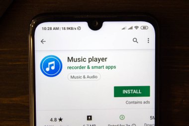 İvanovsk, Rusya-21 Temmuz 2019: akıllı telefonun ekranında müzik çalar uygulaması.