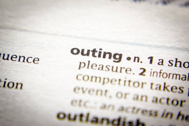 Sözlükte Sözcük veya tümcecik Outing.