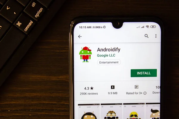 Ivanovsk, Russie - 21 juillet 2019 : Androidifier l'application sur l'écran du smartphone. — Photo