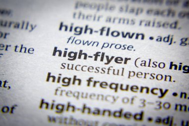 Sözlükte sözcük veya tümcecik Yüksek el ilanı.