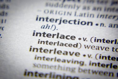 Sözlükte Sözcük veya tümcecik Interlace.