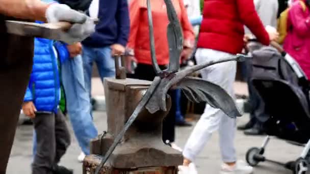 Şehir Meydanındaki Nalbant Sokak Festivalinin Yakın Çekim Görüntüleri — Stok video